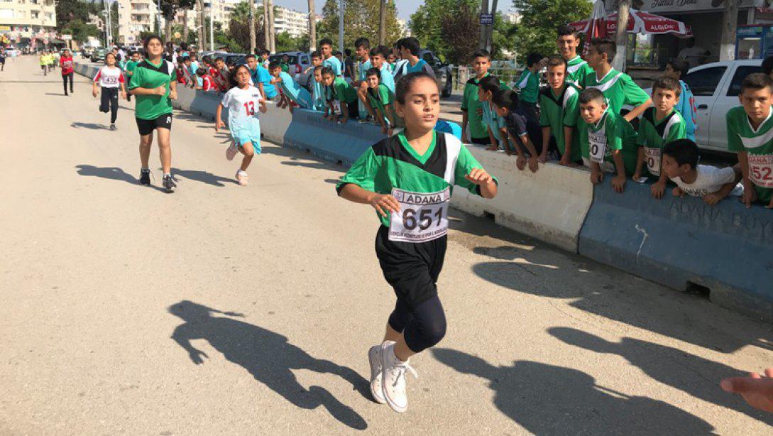 29 Ekim Cumhuriyet Bayramı Kutlamaları Çerçevesinde Ortaokullar Arası Koşu Yarışması Yapıldı