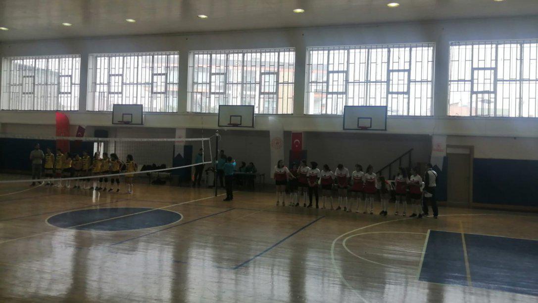 Yumurtalık Çok Programlı Anadolu Lisesi Kız Voleybol Takımı, Genç Kızlar Voleybol İlçe Birinciliği Turnuvasına Katıldı.